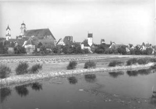 Dinkelsbühl. Stadtansicht mit Stadtpfarrkirche St. Georg. Blick über die Wörnitz nach Nordwest