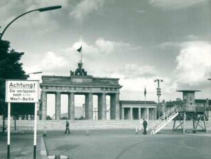 Brandenburger Tor mit Mauer