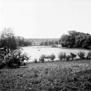 Herrenteich, Ostufer: Blick vom Herrenkamp über Teich auf Westufer mit Badeanstalt