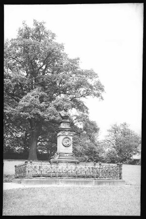Waldenburg. Park Grünfeld - Otto - Victor - Denkmal