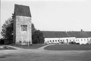 Wessobrunn: alter Glockenturm im Klosterhof