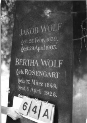 Grabstein 64 (Index: 99618152) Maße HxBxT: 220x63x37 cm Besonderheit: Doppelgrab für Eheleute: Grabstein 64A