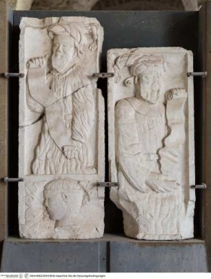 Zwei bärtige Propheten in Dreiviertelfigur mit Spruchbändern