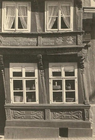 Hildesheim, Andreasplatz 26. Wohnhaus (Schiefes Haus; 1601, 1631), Erker