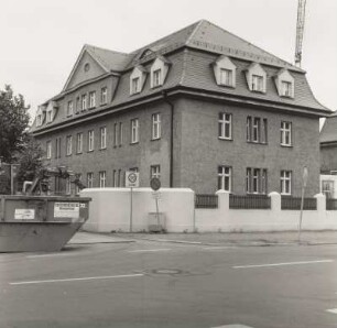 Linkes Seitengebäude