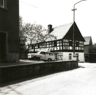 Plohn, Hauptstraße 30. Dreiseithof (E. 18. Jh.). Wohnstallhaus. Straßenansicht