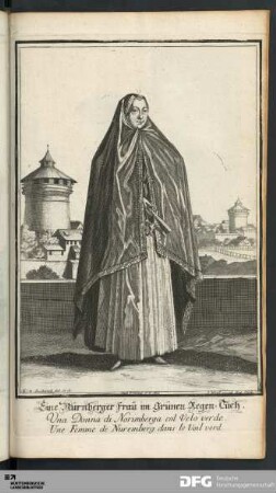 Eine Nürnberger Frau im grünen Regen-Tuch.