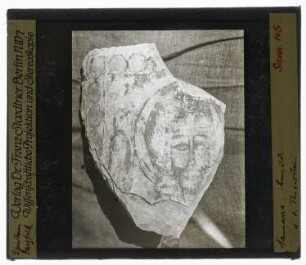 Wandmalereien, Fragment einer Bildsäule