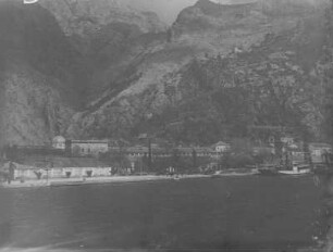 Seetor : Blick von der Bucht zur Promenade und zum Stadttor