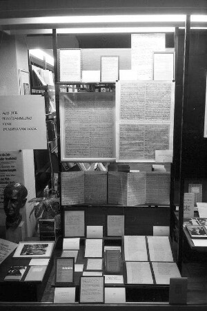 Freiburg: Reinhold Schneider-Dokumentation, im Schaufenster der Buchhandlung Herder