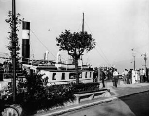 Schiff an der Anlegestelle