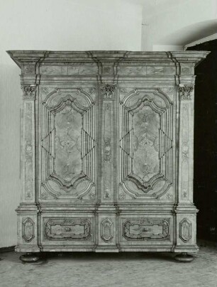 Kleiderschrank