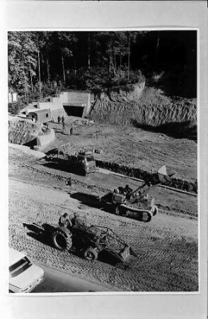 Freiburg i. Br.: Schlossbergbunker, Eingang Schlossbergstraße mit Baustelle
