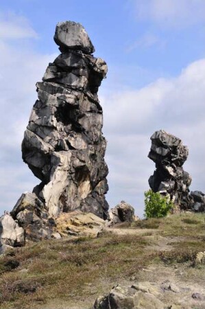 Harzvorland - Teufelsmauer : Zu den sehenswertesten Naturdenkmalen im nördlichen Harzvorland gehört die bis zu zwanzig Meter hohe "Teufelsmauer" bei Weddersleben. Aufgenommen am 12. Mai 2010