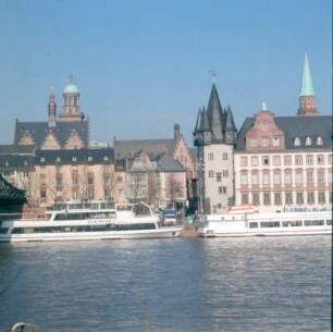 Frankfurt (Main). Blick vom südlichen Mainufer auf die Altstadt