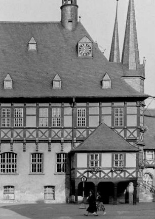 Wernigerode, Rathaus, Seitenansicht mit Anbau über dem Eingang zum Ratskeller