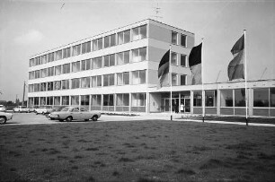 Einweihung des Neubaus der Hauswirtschaftlichen Berufsschule mit Berufsfachschule in der Steinhäuserstraße 25