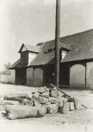 Steinkreuz : Steinbach, Steinhaufen mit Steinkreuz (L 12) an der Dorfstraße