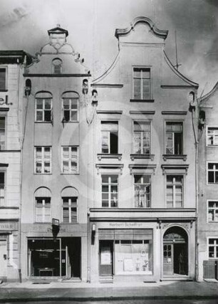 Fassaden der Bürgerhäuser Kettenbrunnenstraße 17 und 18 in Elbing