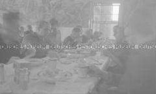 Selbstversenkung des Hochseepassagierdampfers "Columbus" am 19. Dezember 1939, Besatzungsangehörige im Internierungslager auf Ellis Island, im Speisesaal beim Essen