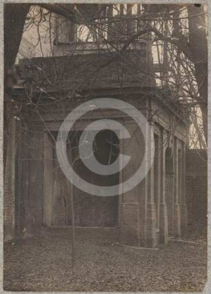 Vogelhaus im Schlossgarten Glogau