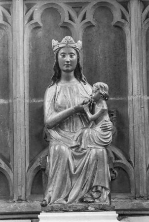 Altar: Madonna, dem Christuskind die Brust gebend