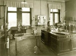 Chemisches Laboratorium III : Dresden-Südvorstadt, Helmholtzstraße 7. Königlich Sächsische Technische Hochschule; Mechanisch-Technische Versuchsanstalt. Chemisches Laboratorium III