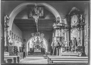 Fünf-Wunden-Kapelle, Hochaltar und rechter Seitenaltar