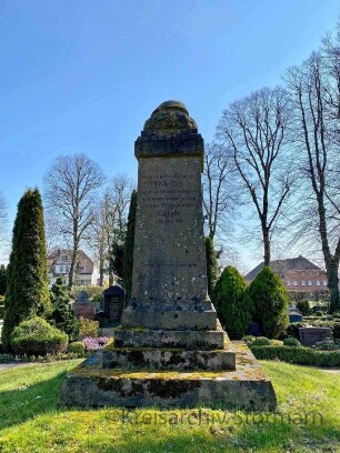 Eichede: Ehrenmal im Kirchhof für die Gefallenen des Ersten Weltkriegs