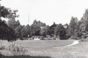 Bad Warmbrunn (Jelenia Góra-Cieplice Śląskie-Zdrój). Füllnerpark mit Restaurant "Nordisches Blockhaus" (?)