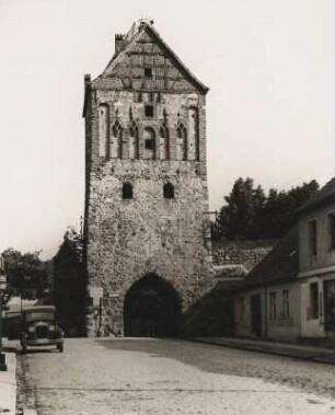 Lychen. Brandenburg. Ansicht des mittelalterlichen, in Backsteingotik errichteten, Stargarder Tores