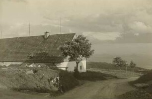 Langewiese (heute Osek-Dlouhá Louka / Tschechien). Wohnhaus mit Blick zum Böhmischen Mittelgebirge