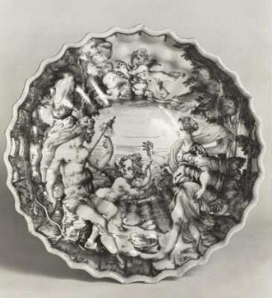 Teller auf Fuß