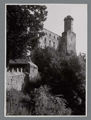 Schlesien. Blick auf die Ruine der Ende des 13. Jh. errichteten Kynsburg, oberhalb von Kynau gelegen