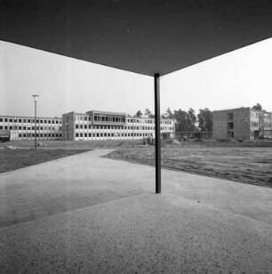 Übergabe des Hauptquartiers der Luftwaffengruppe Süd an der Blankenlocher Allee.