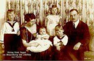 Ernst August von Braunschweig mit seiner Familie