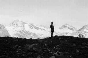Portrait : Portrait eines Mannes vor Bergkulisse.