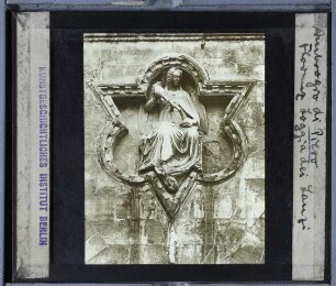 Florenz, Loggia dei Lanzi,Fetti / Guidi, Hochrelief der Temperantia (Florenz, Loggia dei Lanzi) : Personifikation der Mäßigkeit (temperantia) [?]