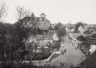 Zschopau, Stadtteilansicht mit Straßenbrücke über die Zschopau und Schloss Wildeck von Südwesten