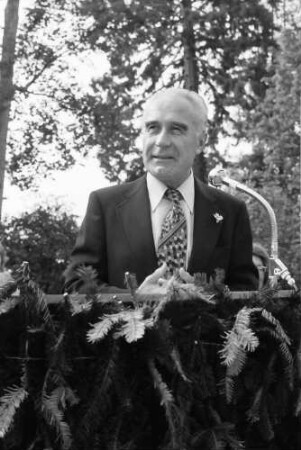 Sulzburg: Einweihung Otto Ernst Sutter-Brunnen; Ansprache: Regierungspräsident Dr. Person