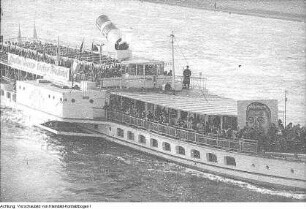 Dresden, Neustadt, Bahnhof, Empfang von Delegierten des Weltfriedensrates, 20. Februar 1951 & Dresden, Elbe-Freunschafts-Friedensfahrt der Weißen Flotte Dresden, 20. Februar 1951