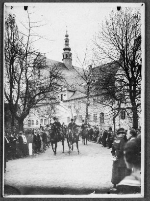 Osterreiten im Hof des Klosters Marienstern