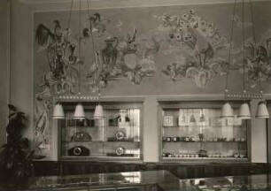 Dresden-Altstadt, Altmarkt Westseite. HO-Geschäft "Uhren und Schmuck". Verkaufsraum, Teilansicht. Wandmalereien von Hans Kinder