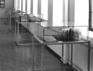 Dresden-Neustadt. Ausstellung "Unter Druck - Graphik, Kunstbuch, Objekte" vom 17.12.1995-25.1.1996. Raumaufnahme