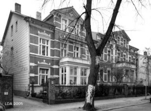 Wohnhaus & Einfriedung & Zaun; Berlin, Tempelhof-Schöneberg