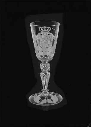 Pokal (mit bekröntem Wappen Großbritanniens) aus Schloß Moritzburg