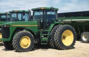 Fotografie: Traktor, Allradtraktor, Zwillingsreifen