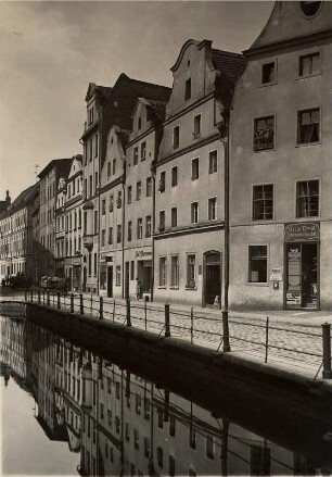 Neisse/ Oberschlesien (heute Nysa). Ansicht der Jesuitenstraße an der Glatzer Neiße