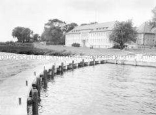 Hauptgebäude des Friedrich-Loeffler-Instituts auf der Insel Riems (Greifswald)