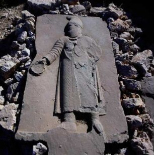 Nemrut Dağı, Grabstätte und Heiligtum, Reliefplatte